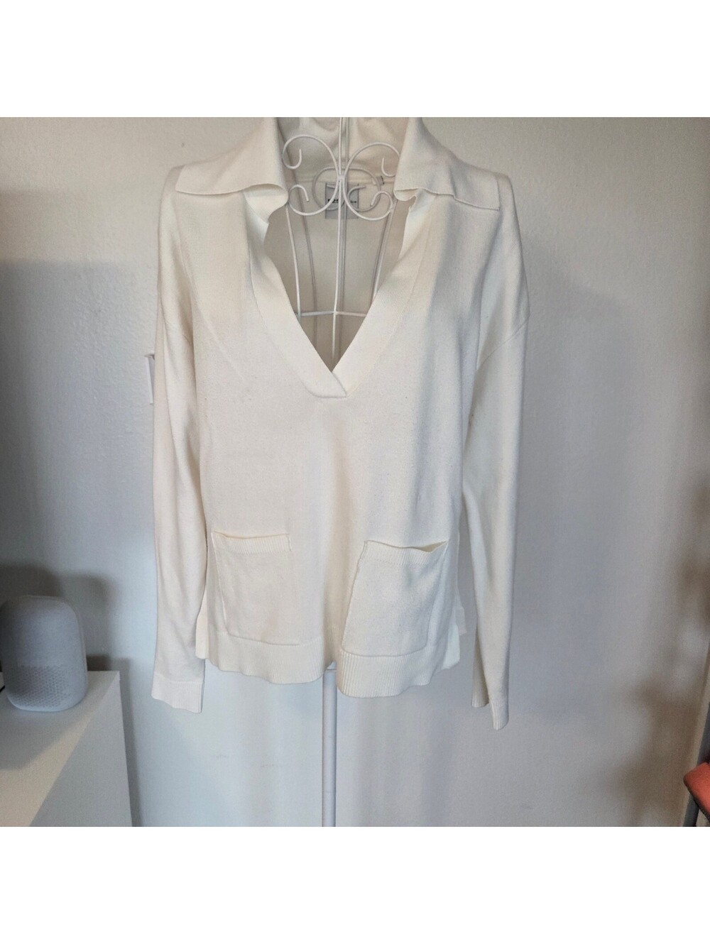 525 America Women's White V-Neck Pullover Sweater with Collar and Pockets Size M